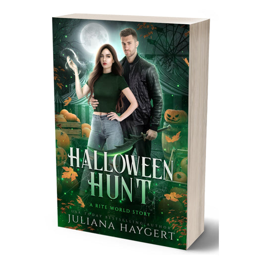 Halloween Hunt -- Paperback
